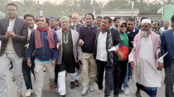 দৌলতদিয়ায় শ্রমিক দলের উদ্যোগে ধানের শীষের পক্ষে গণসংযোগ ও লিফলেট বিতরণ